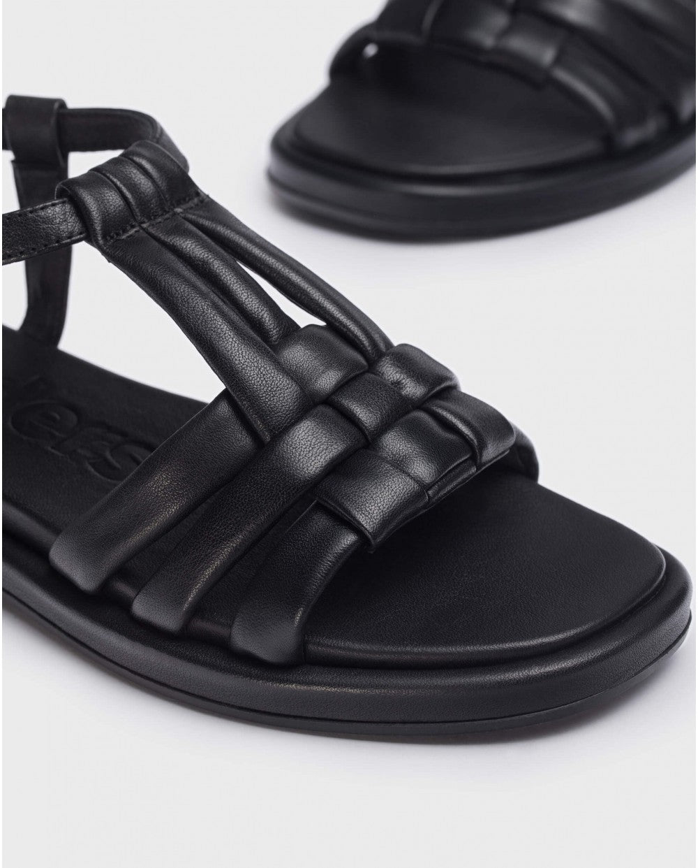 WND 1192-180 BLACK STRAPPY FLAT SANDAL