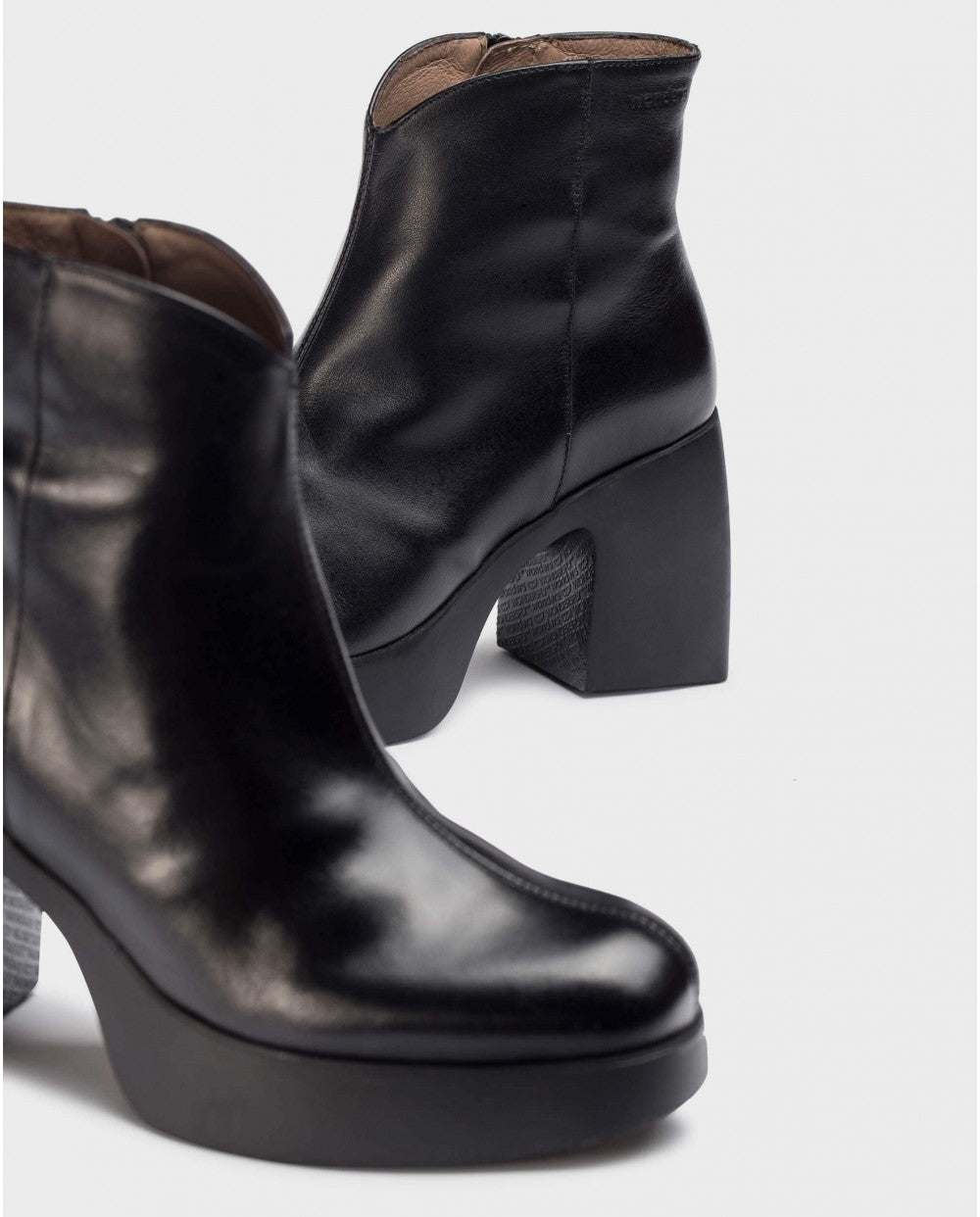 WND 1232-290 NERO Black leather