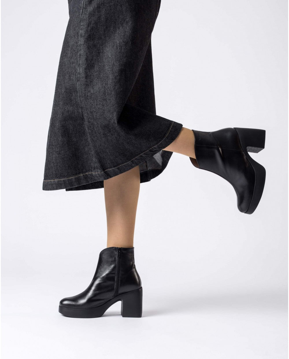 WND 1232-290 NERO Black leather