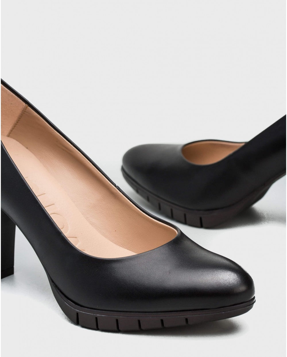 WND 1183-220 BLACK LEA PUMP