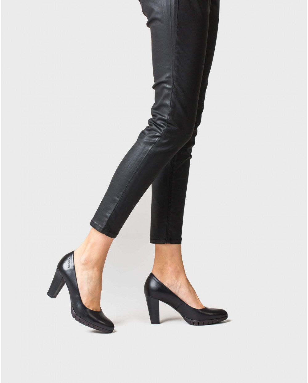 WND 1183-220 BLACK LEA PUMP