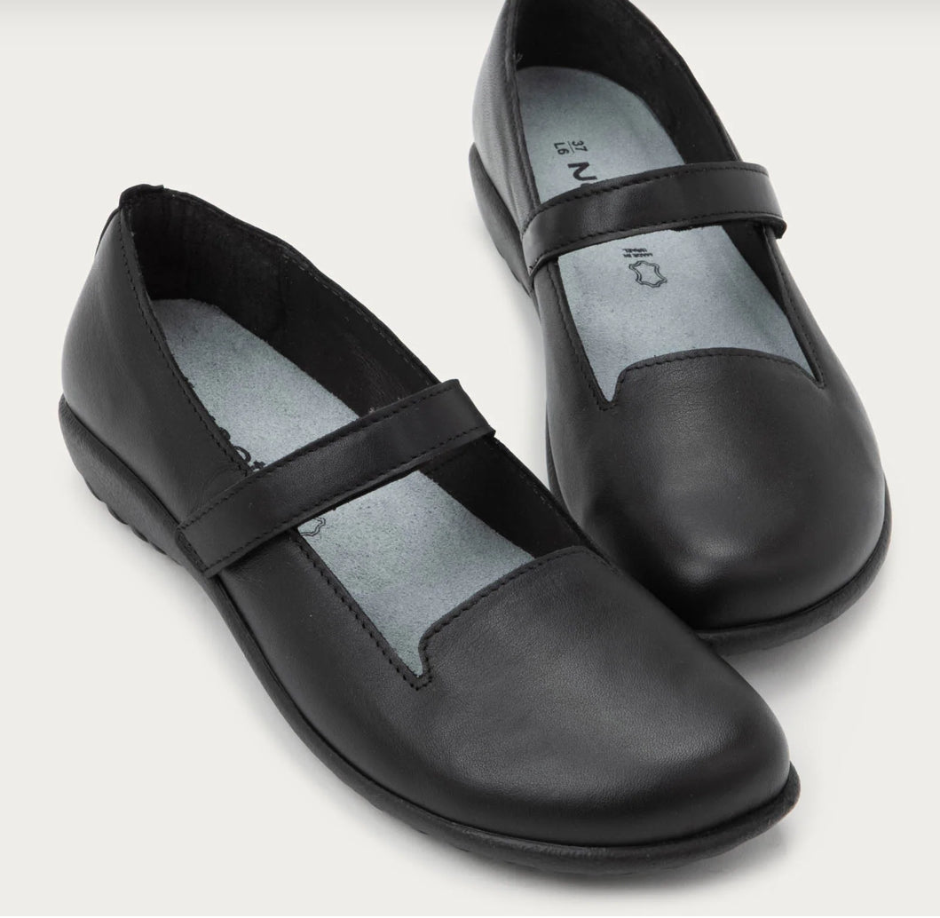 NAOT PURINI BLACK JET LEATHER