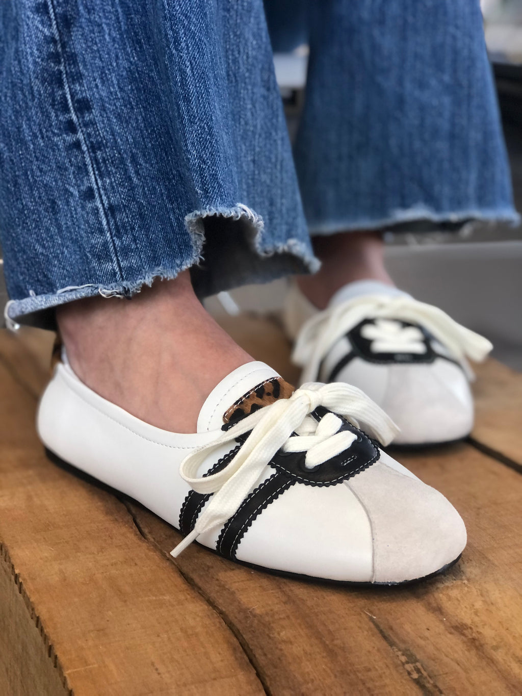 LDI Beto-260 Black & White sneakerina