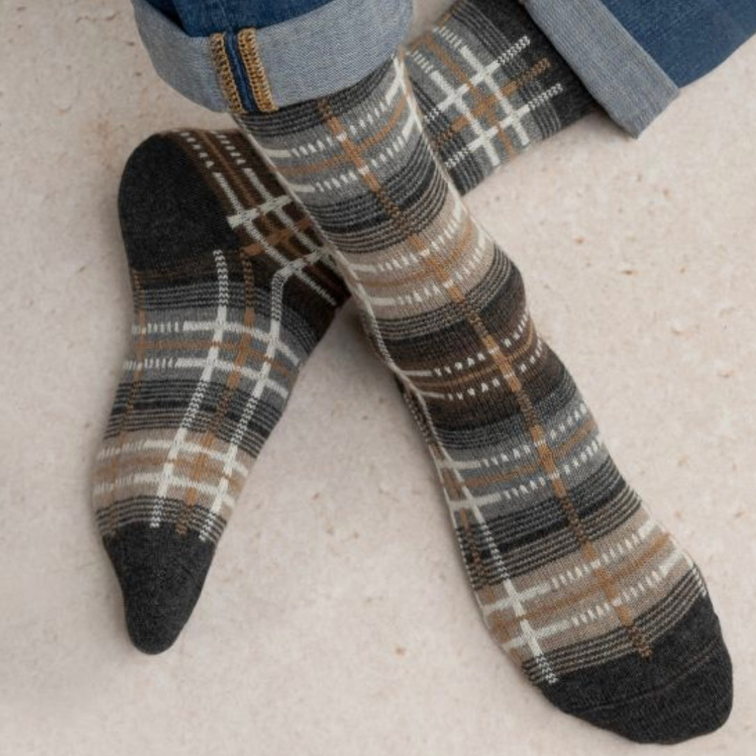 BLF 7049 Wool & Cashmere socks with check pattern