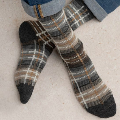 BLF 7049 Wool & Cashmere socks with check pattern