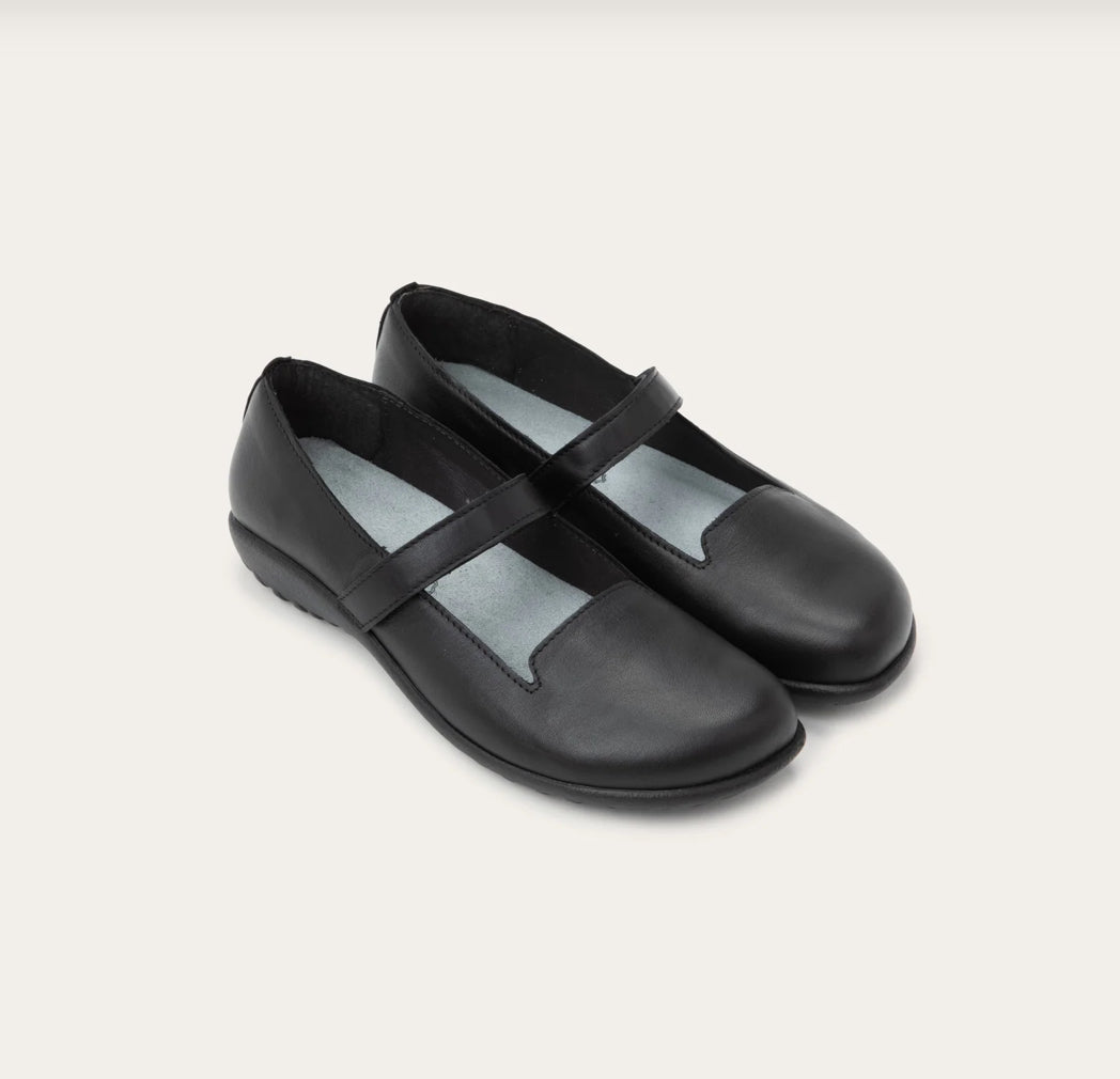 NAOT PURINI BLACK JET LEATHER