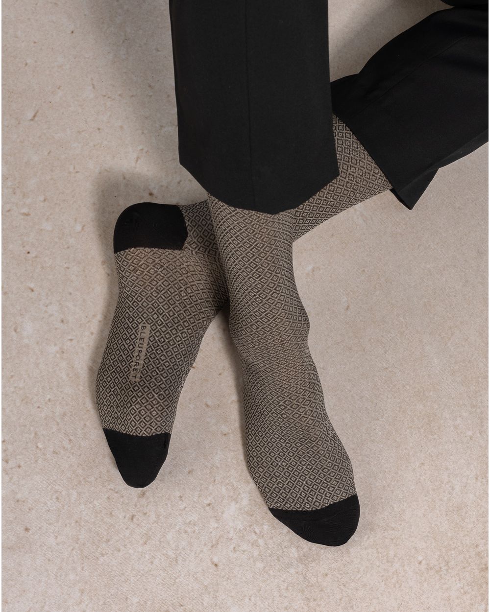 BLFM 7096 AR5 BLACK lisle-yarn-socks-with-tie-motif