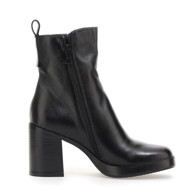 MJ 1243-300 BLACK PLATFORM HEEL SHORT