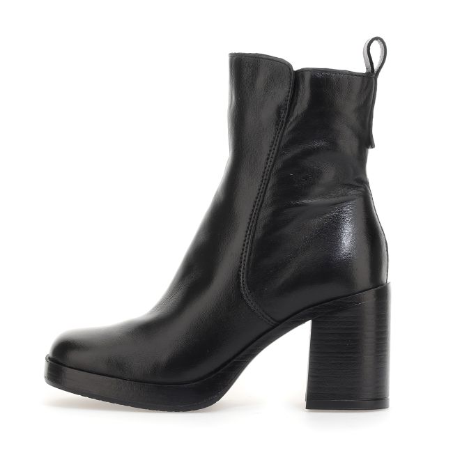 MJ 1243-300 BLACK PLATFORM HEEL SHORT