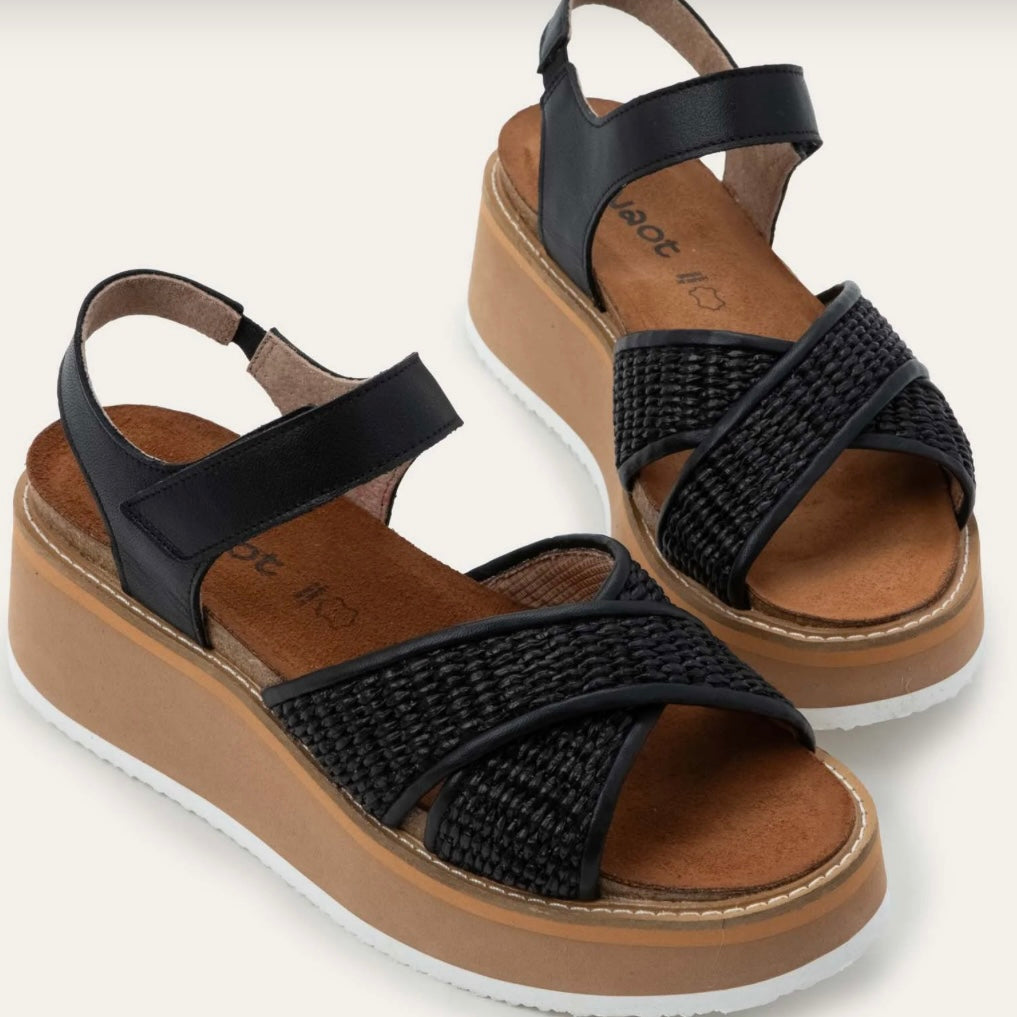 NAOT PAVLOVA BLACK LEATHER W RAFFIA