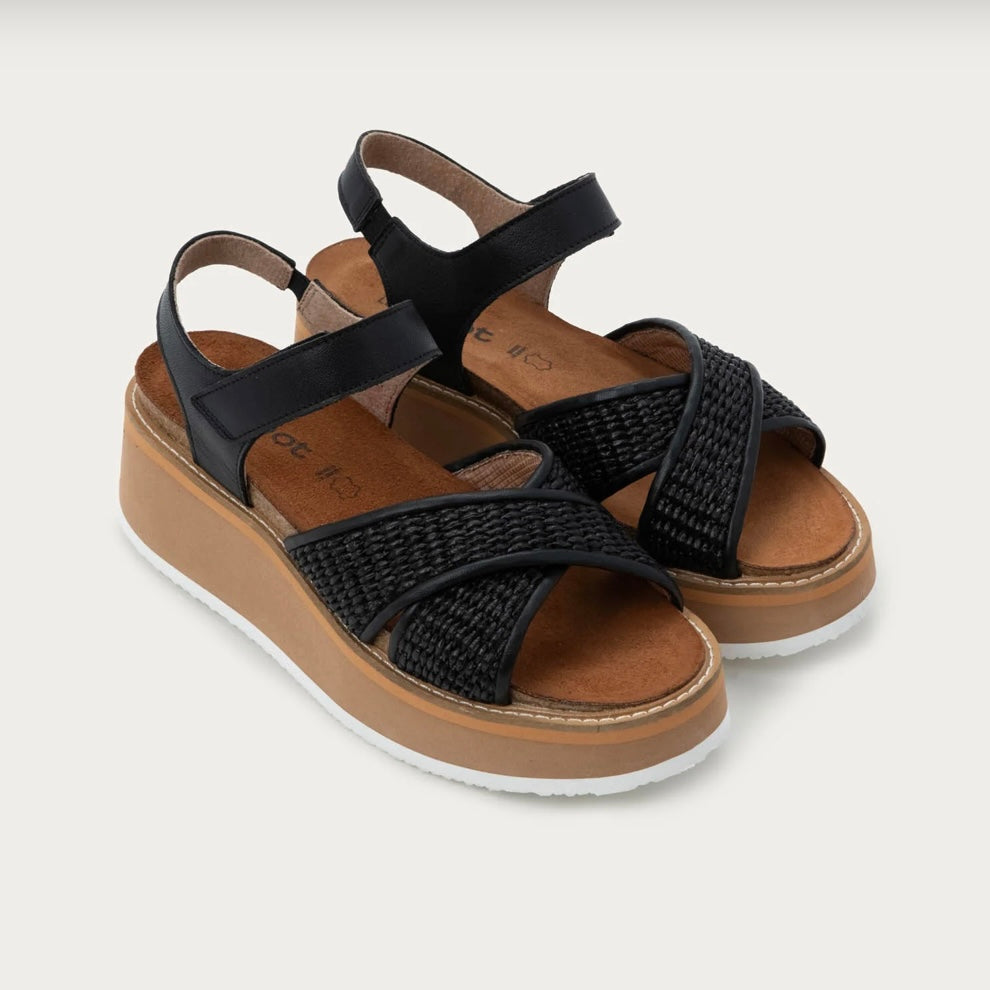 NAOT PAVLOVA BLACK LEATHER W RAFFIA
