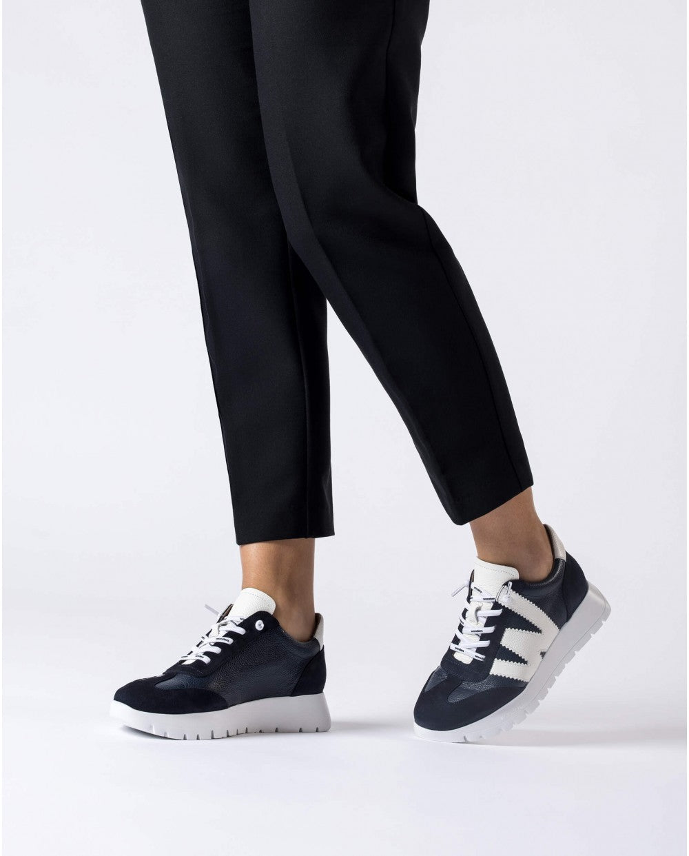 WND 4238-260 NAVY LEATHER-SUEDE SNEAKER