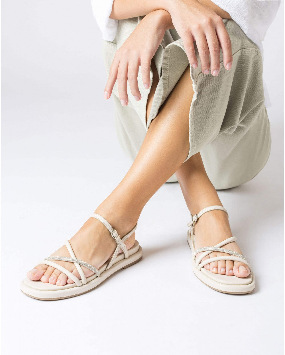 WND 5199-180 OFF WHITE STRAPPY SANDAL