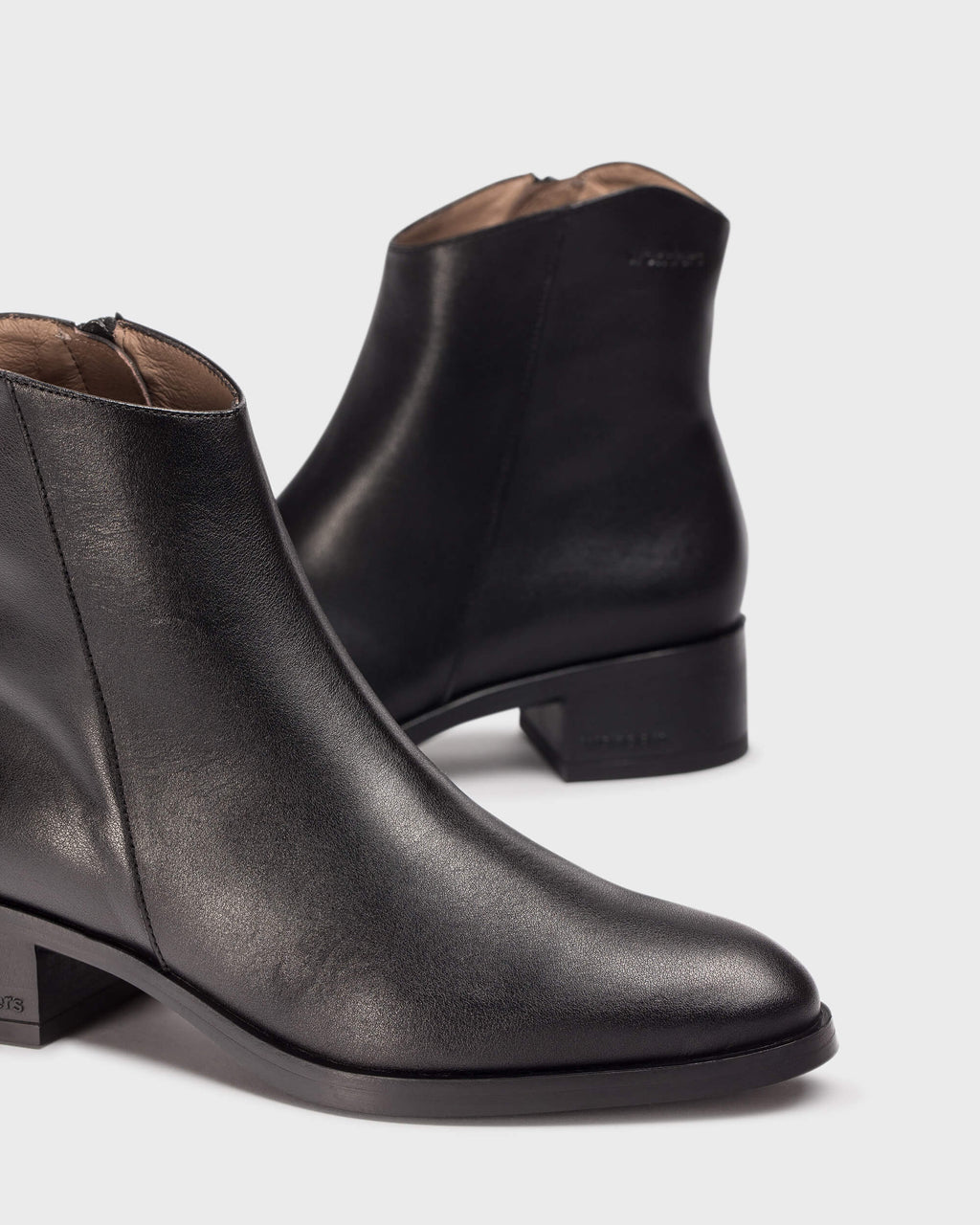 WND 1256 D1801 BLACK LEATHER  LEATHER