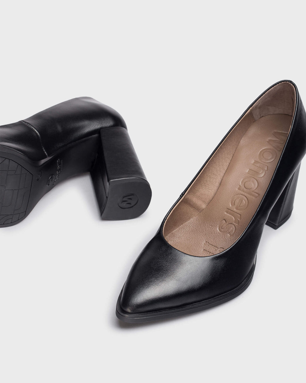 WND 1246 M5420 BLACK LEATHER PUMP