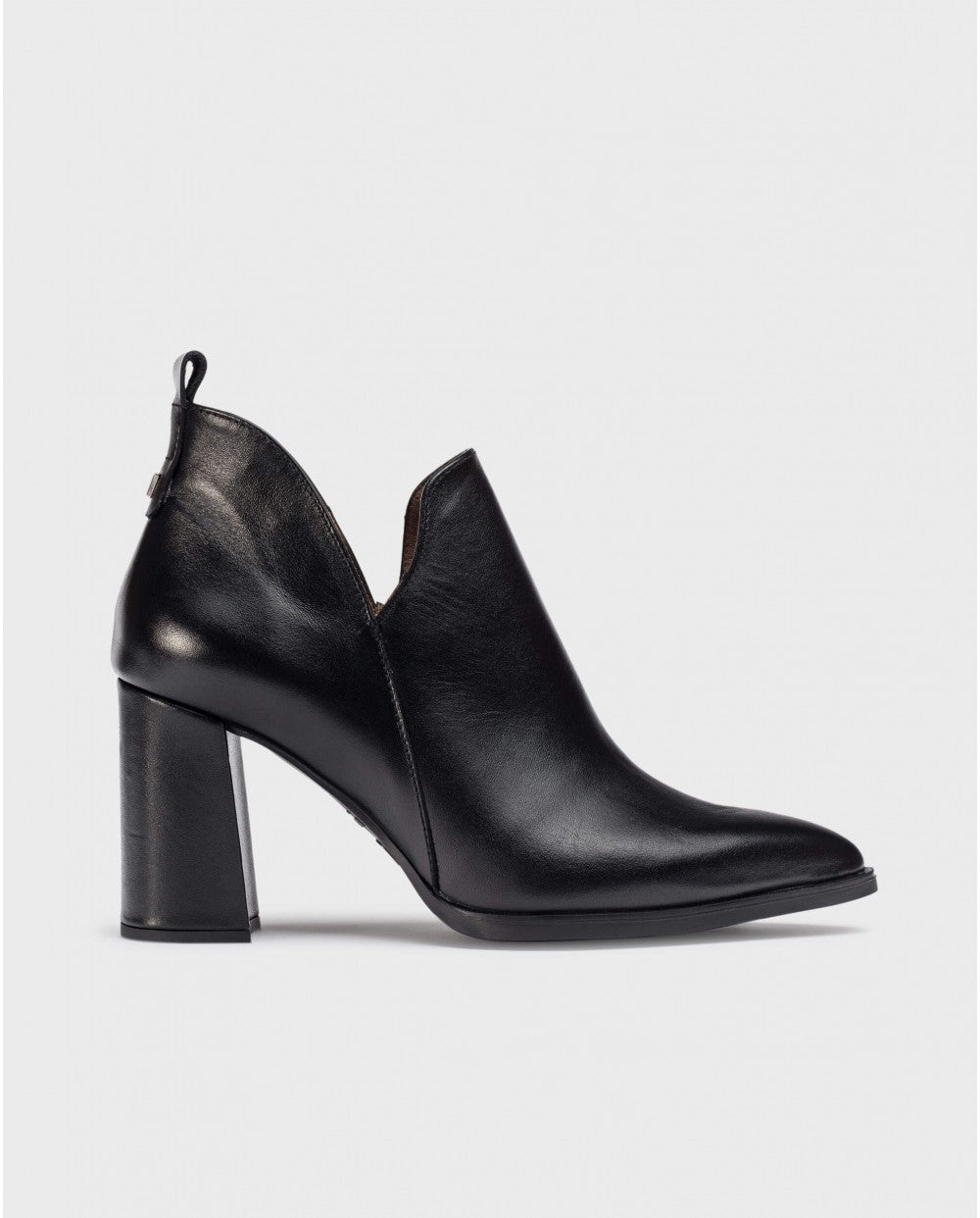 WND 1249 M5428 BLACK LEATHER BOOTIE