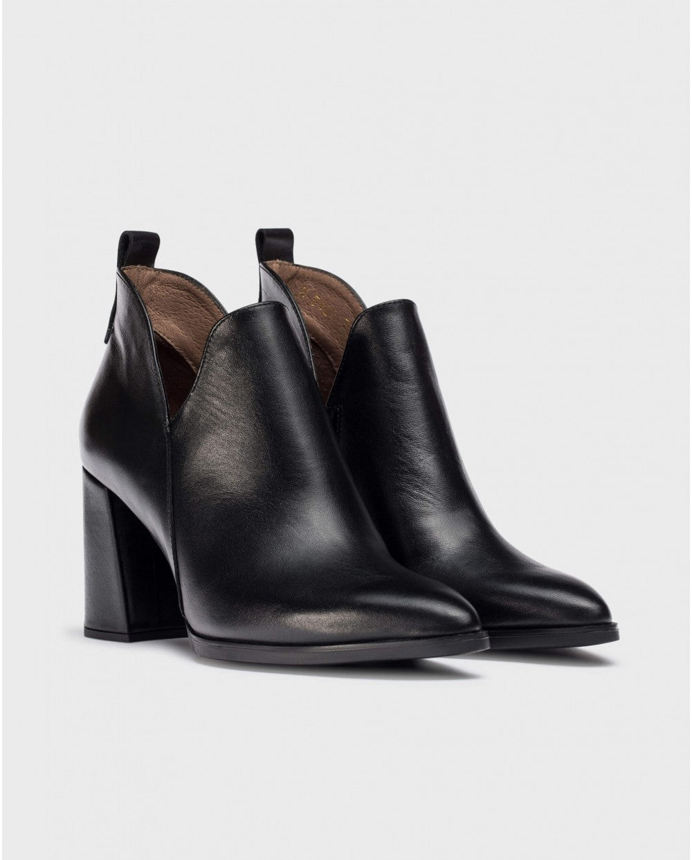 WND 1249 M5428 BLACK LEATHER BOOTIE