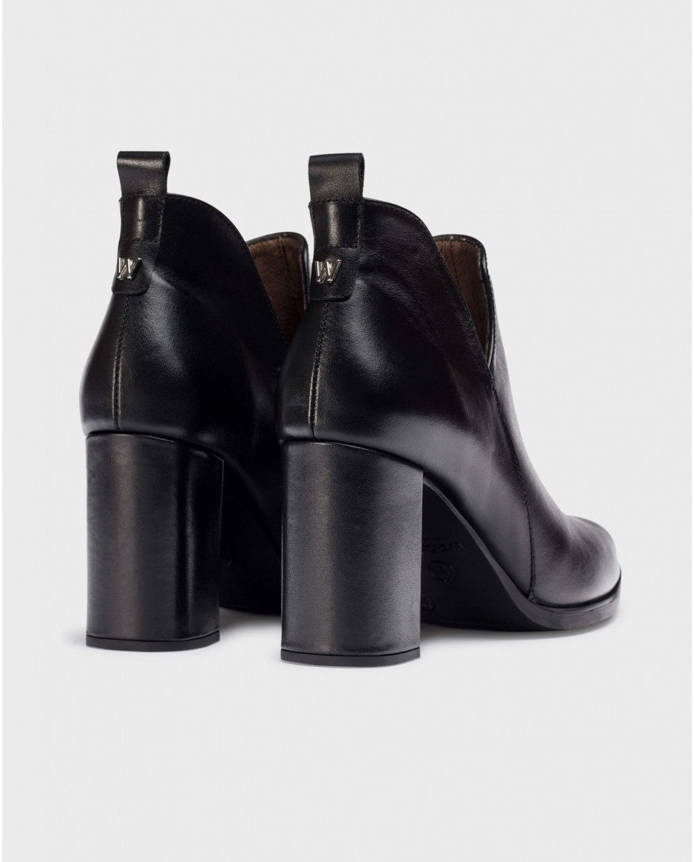 WND 1249 M5428 BLACK LEATHER BOOTIE