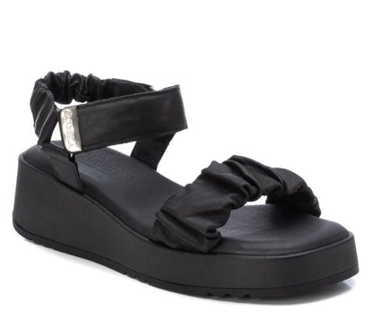 CAR 138-150 Black leather