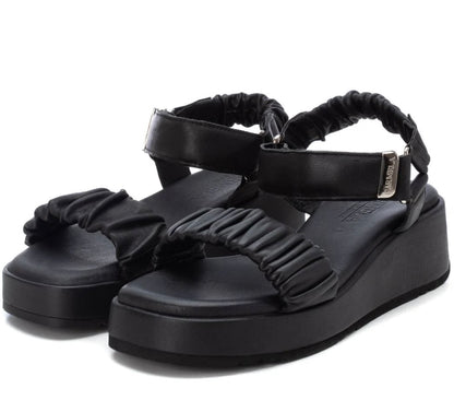 CAR 138-150 Black leather