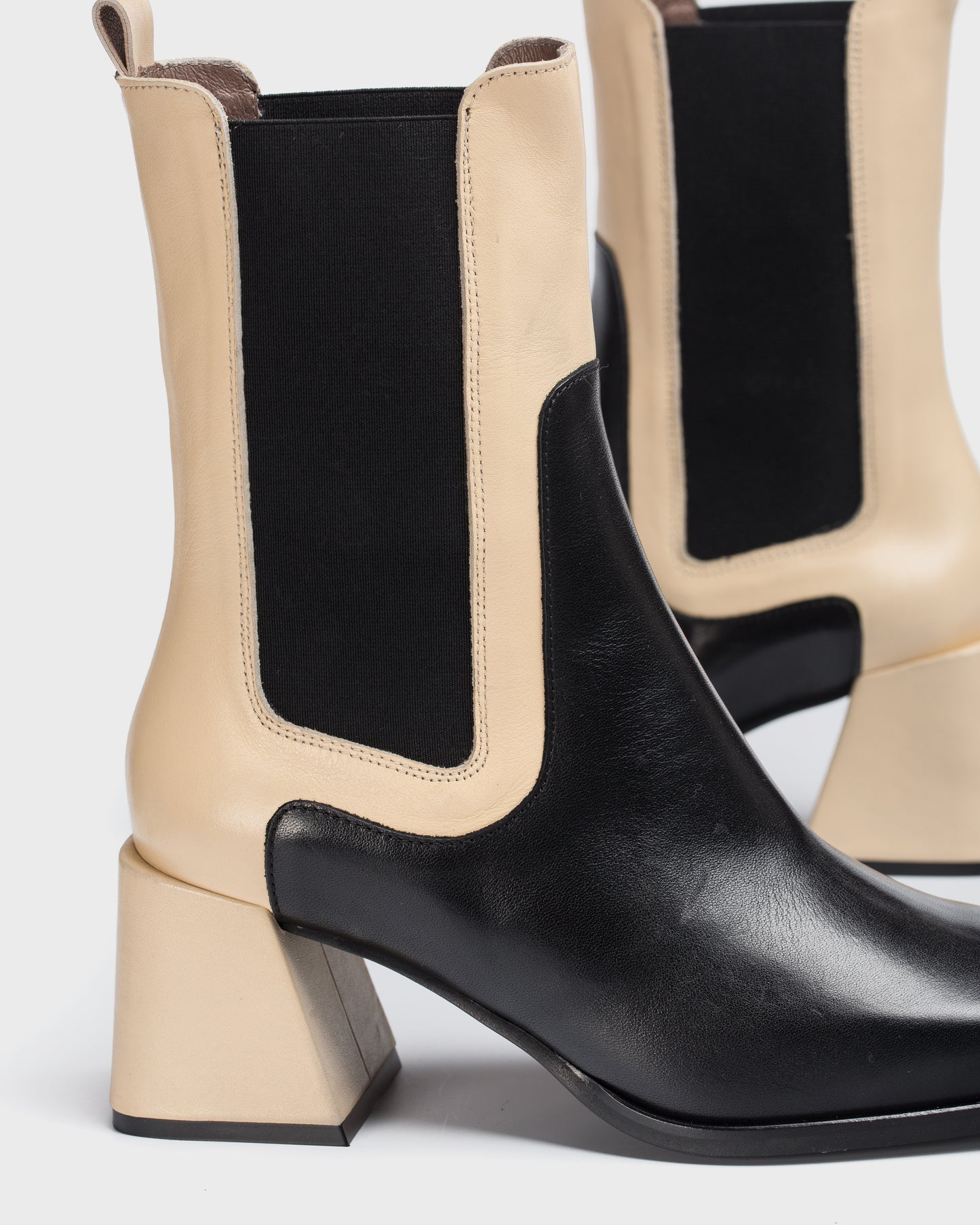 WND 1159-320 Black Cream Chelsea boot