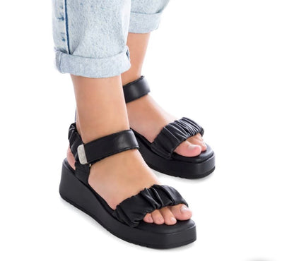 CAR 138-150 Black leather